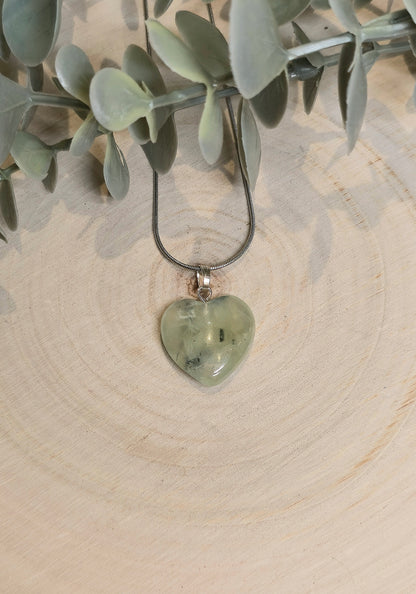 Collier en coeur en Préhnite