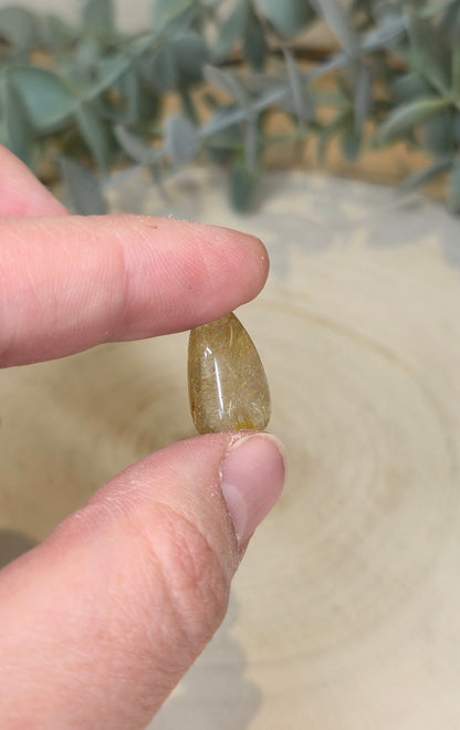Quartz rutilé en goutte