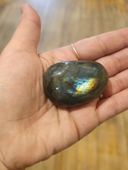 Pierre de paume en Labradorite