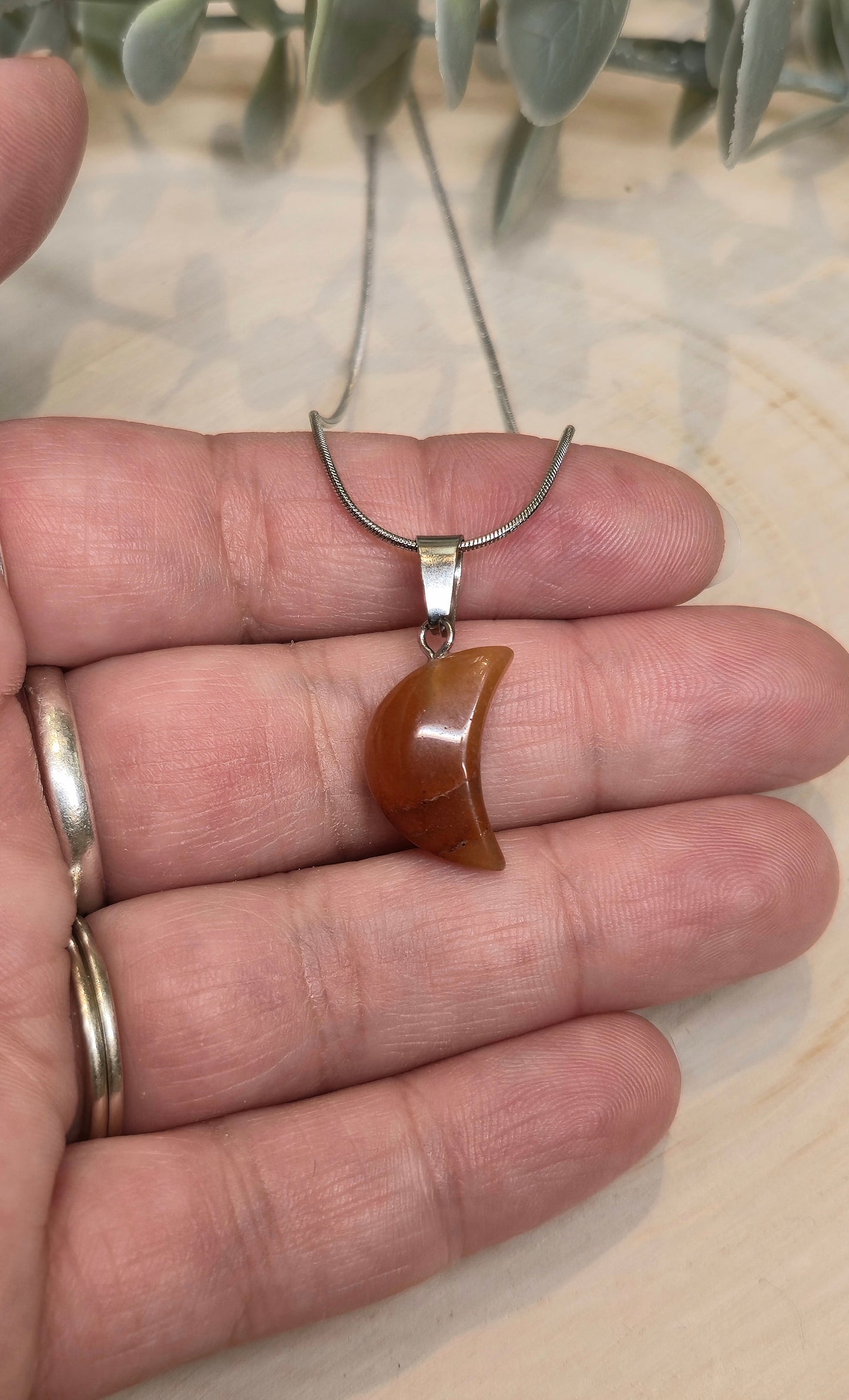 Collier en mini lune en Cornaline