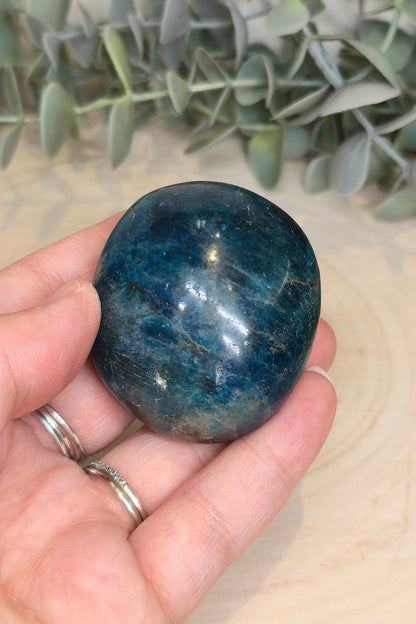Pierre de paume en Apatite bleue