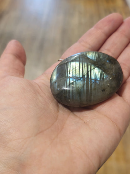Pierre de paume en Labradorite