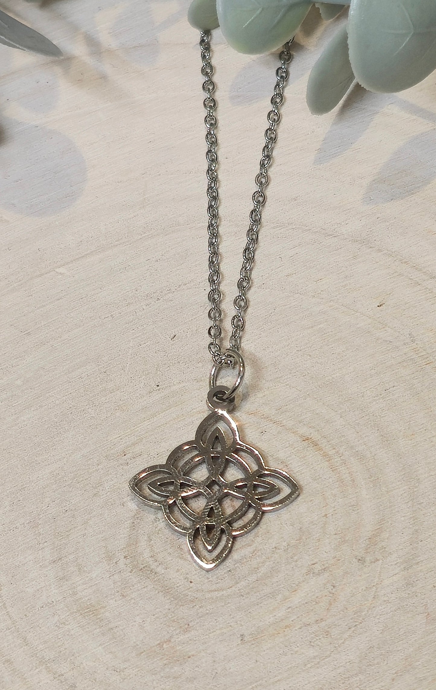 Collier Noeud de sorcière petit