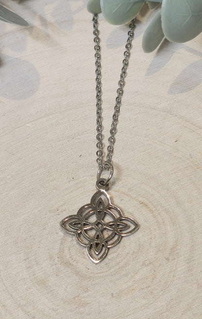 Collier Noeud de sorcière petit