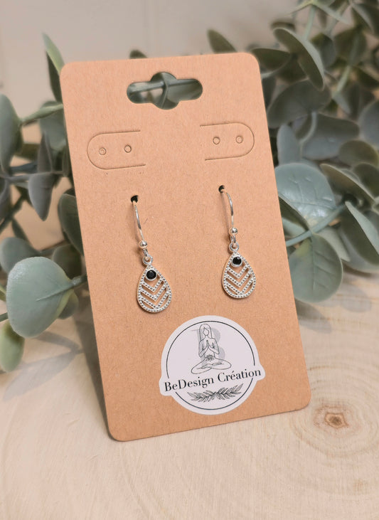 Boucles d'oreilles feuille pendante Onyx