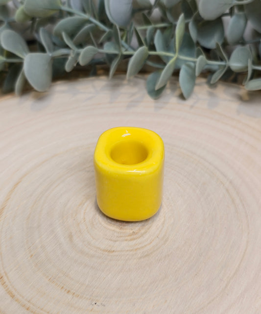 Porte-bougie d’intension jaune
