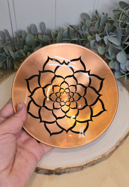 Assiette de cuivre Lotus