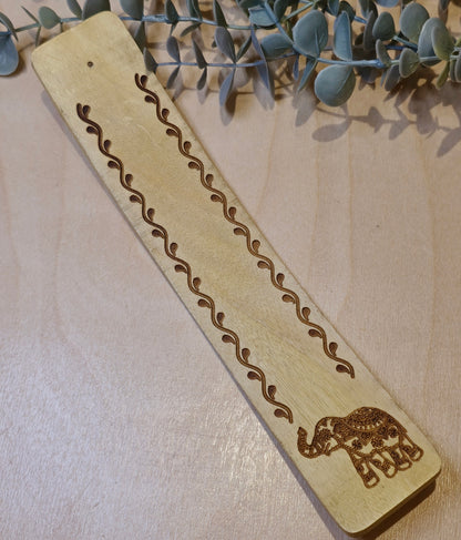 Encensoir en bois à motifs