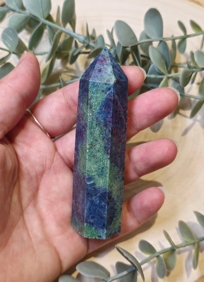 Pointe en Rubis Kyanite