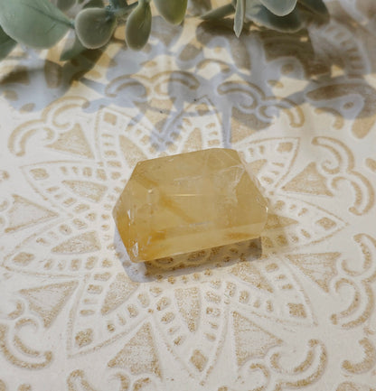 Calcite miel freeform