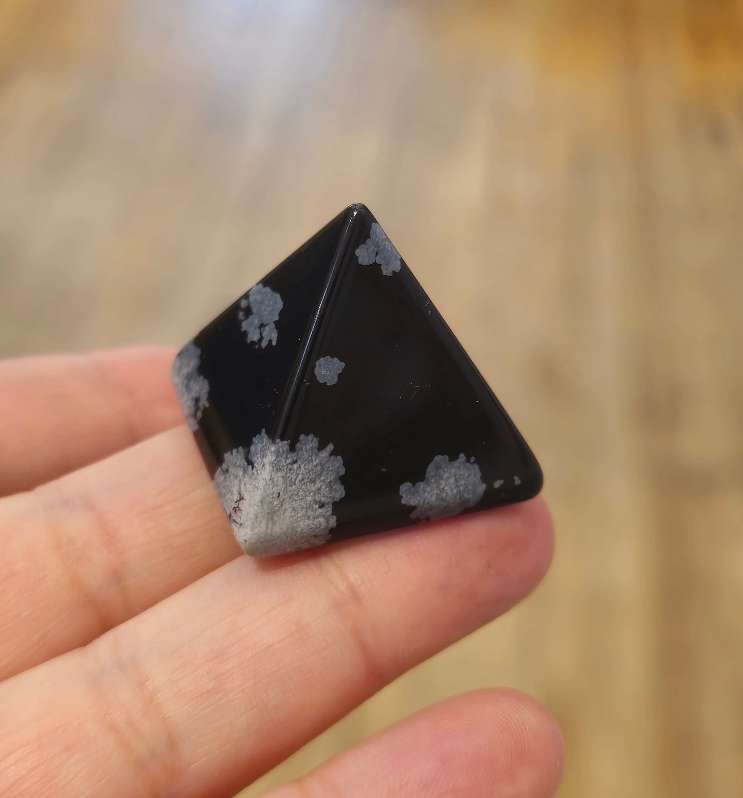 Pyramide Obsidienne snowflake