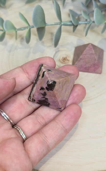 Pyramide Rhodonite