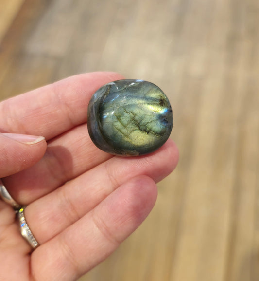 Pierre de paume en Labradorite