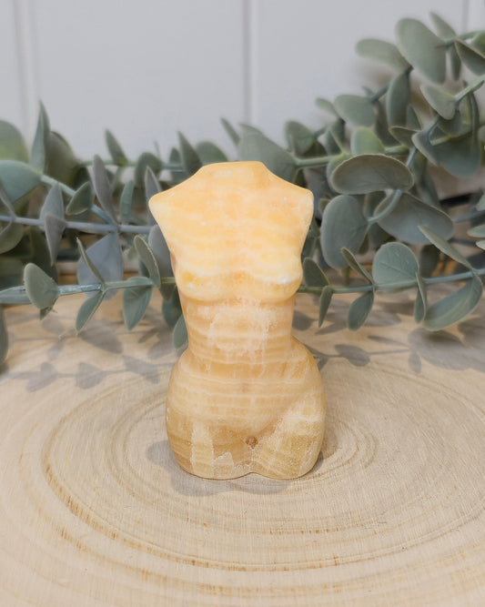 Femme Calcite jaune