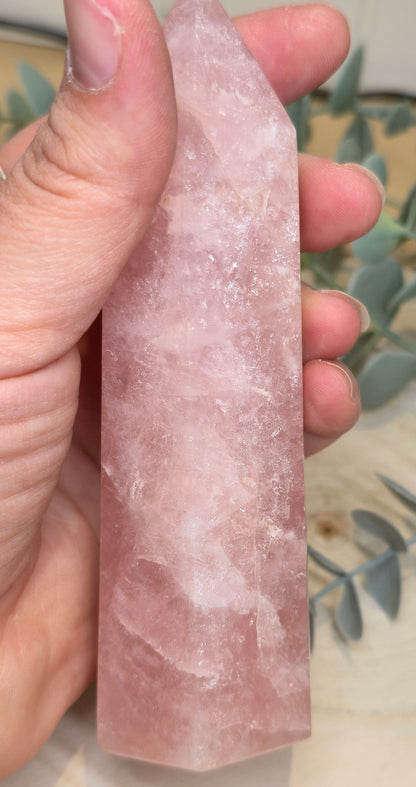 Pointe en Quartz rose de Madagascar