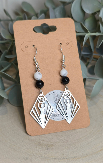 Boucles d’oreilles Déesse Pentacle avec Howlite et Tourmaline