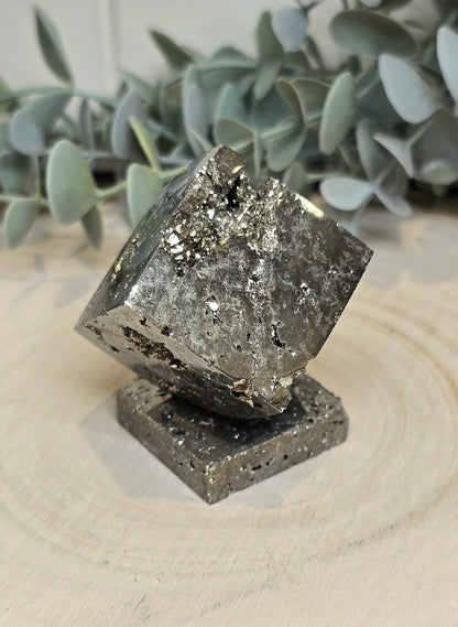 Cube flottant de Pyrite du Pérou