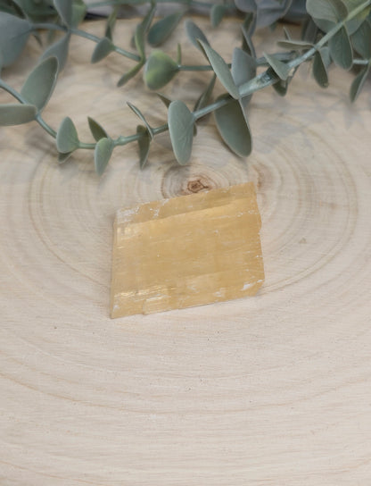 Tranche de Calcite optique jaune