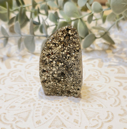 Pyrite brute avec base polie du Pérou