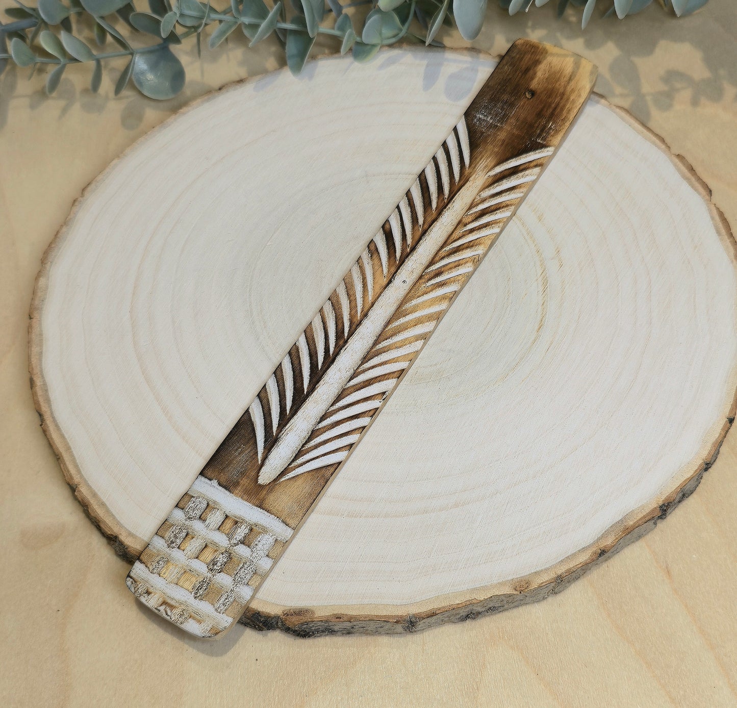 Encensoir en bois à motifs blanchis