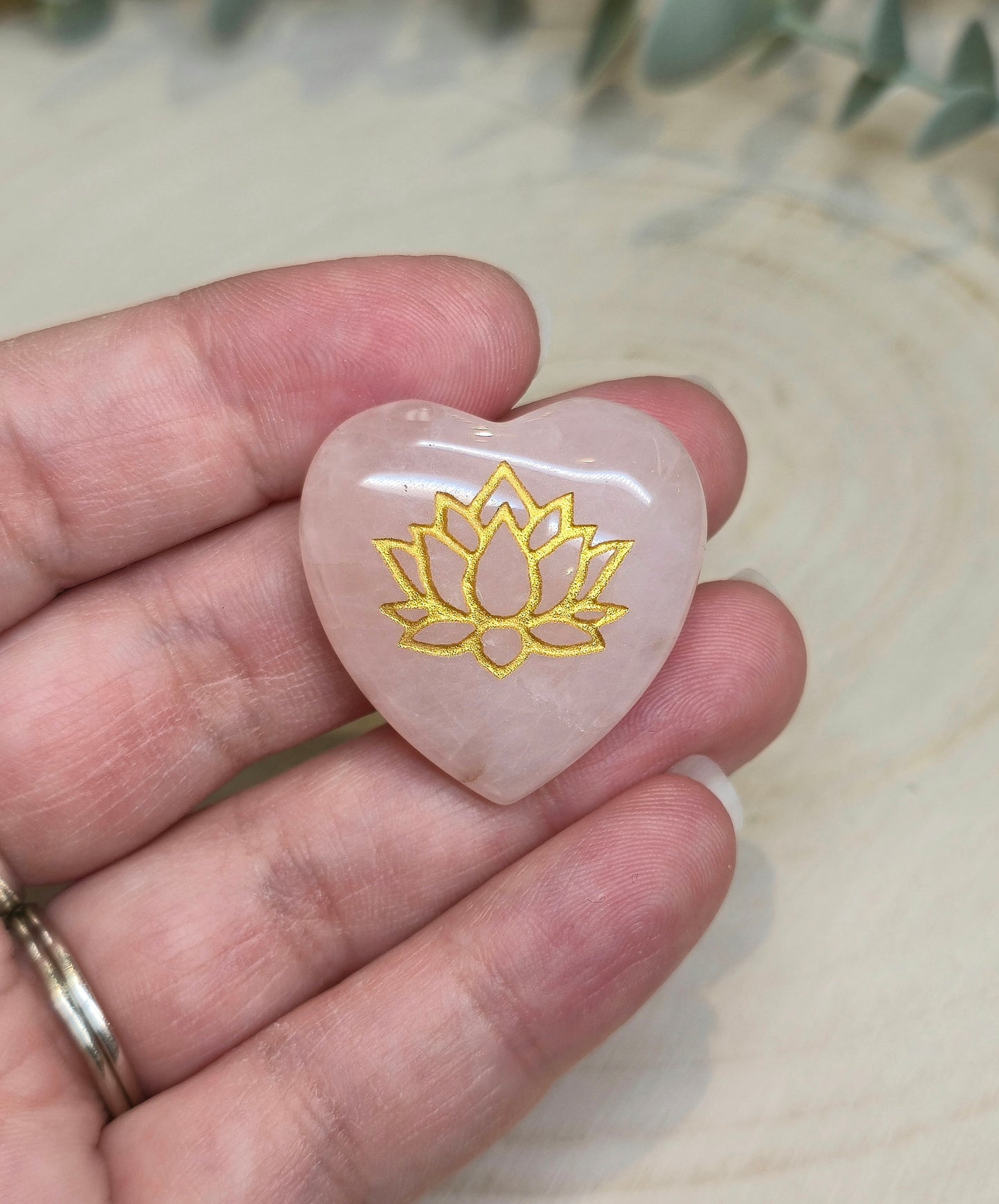 Coeur en Quartz rose avec lotus