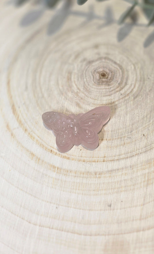 Papillon et fleurs en Quartz rose
