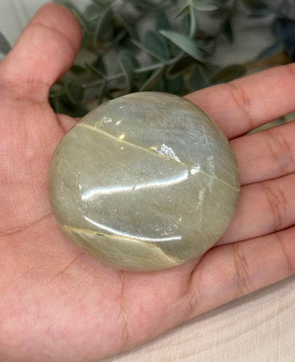Pierre de lune verte de paume