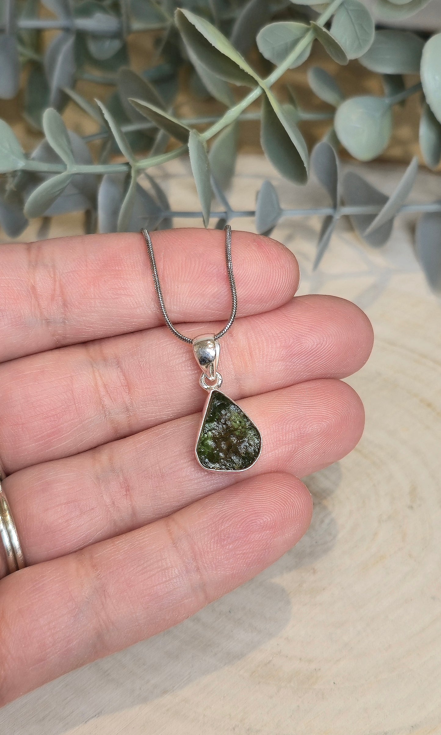 Collier Moldavite brute