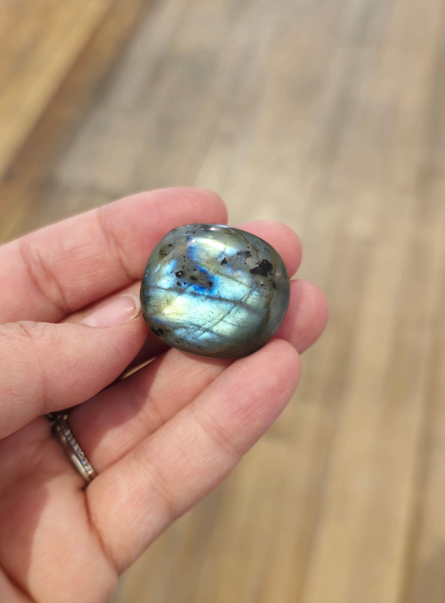 Pierre de paume en Labradorite