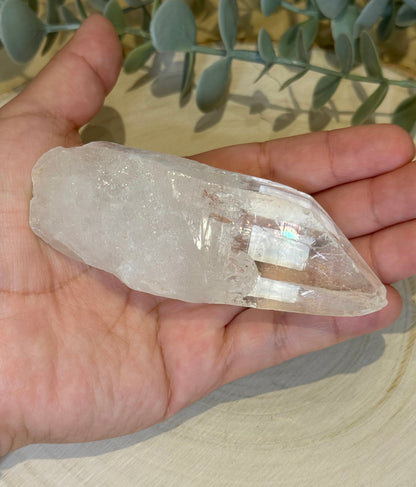 Pointe en Quartz clair brute de Madagascar