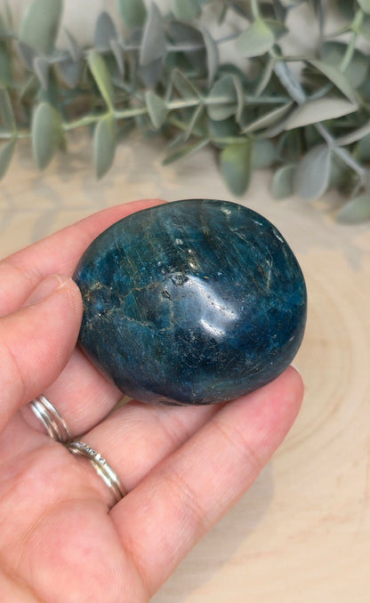 Pierre de paume en Apatite bleue